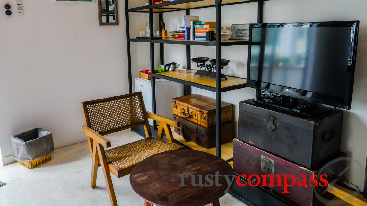 Hai Ba Trung St modernist apartment, Ho Chi Minh City